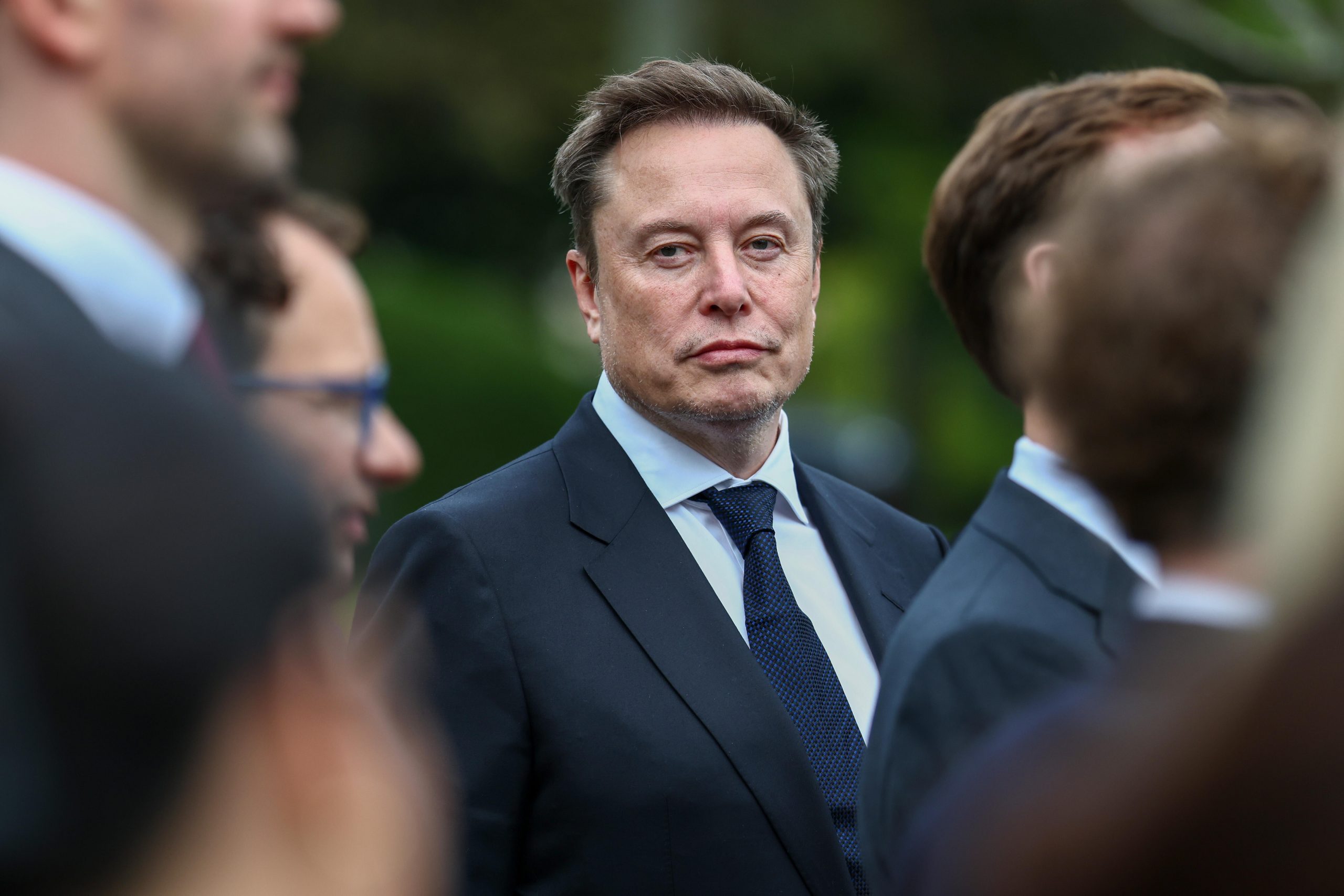 Democrats — and Elon Musk — continue to dominate midterm campaign fundraising